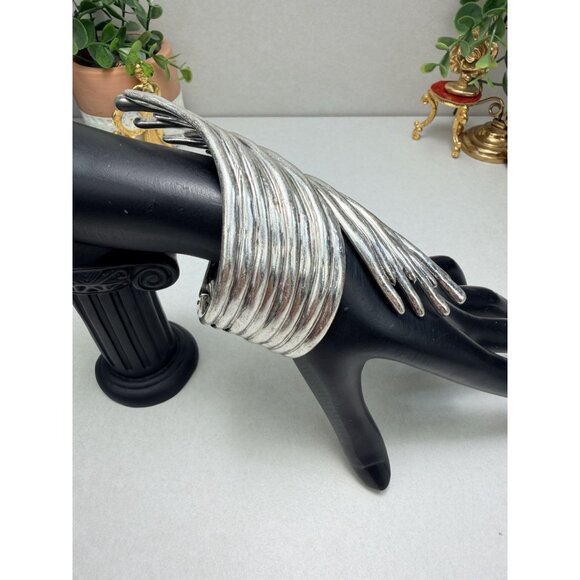 Zara Statement Silver Wing Cuff Bracelet Hinged Alligator Texture NWOT Maxi - Picture 2 of 6